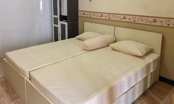 Madiun Hotel | RedDoorz Syariah near Pasar Sleko Madiun