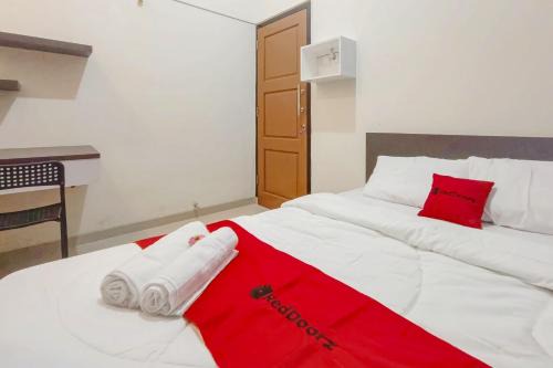 Semarang Hotel | RedDoorz Syariah near RS Bhayangkara Gayamsari Semarang