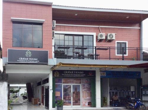Sleman Hotel | Reddoorz Syariah near Sleman city hall 4