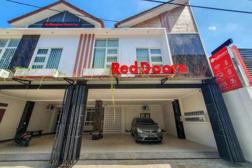 Solo City Centre Hotel | RedDoorz Syariah near Solo Paragon Mall 2