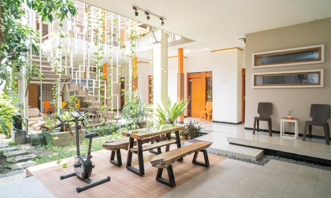 Dinoyo House | RedDoorz Syariah near Transmart MX Malang