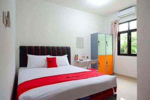 Purwokerto Hotel | RedDoorz Syariah near Universitas Jenderal Soedirman 2