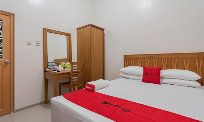 Tasikmalaya Hotel | RedDoorz Syariah Plus @ Perintis Guesthouse Tasikmalaya