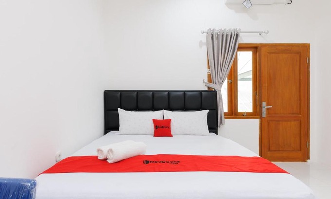 Jakarta Hotel | RedDoorz Syariah @ Sakura Hotel Duren Sawit