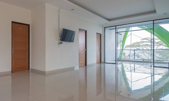Cipanas Hotel | RedDoorz Syariah @ Sarongge Cianjur