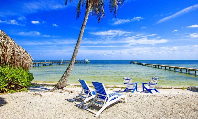 Bokeelia House | RedFish Suite Bokeelia Beachouse Lodge