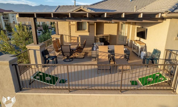Hurricane House | RedHills Retreat Near Zion Golf Pool Spa Access