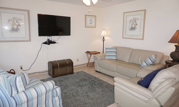 Redington Shores Condo | Redington Surf Resort 15 Quaint Beach Front Condo Motel with Gulf View
