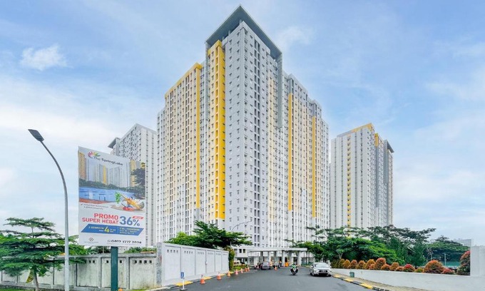 Bekasi Apartment | RedLiving Apartemen Springlake Summarecon - Happy Rooms with Netflix