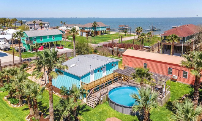 Dickinson House | Redneck Riviera|BeachBox| Pool/Large Outdoor Space