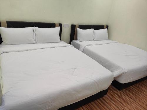 Kampung Penarik Hotel | Reds Roomstay Pantai Penarik 2
