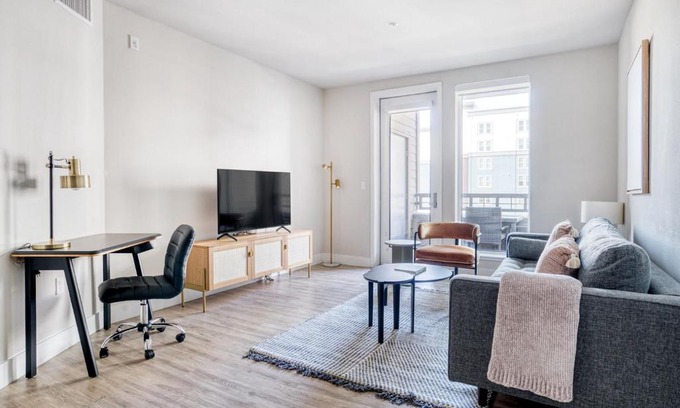 Centennial Apartment | Redwood City 2BR w Gym Parking nr Caltrain SFO-607