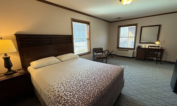 Colliersville Hotel | Redwood Inn & Suites Room #8 - impeccably clean motel between CDP & ASV