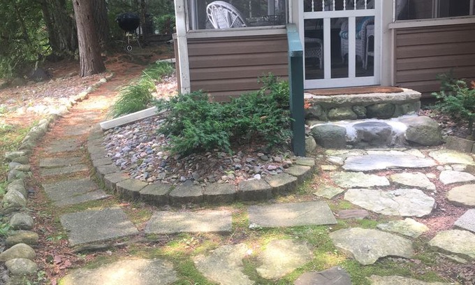 Suring House | Redwood Lodge- A Beautiful getaway located on Kelly Lake!