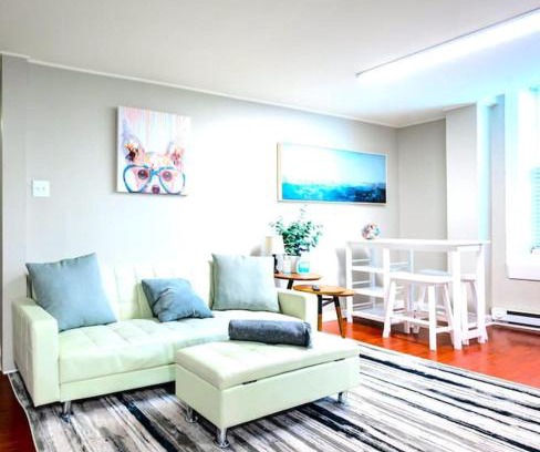 Wilmington Apartment | Redwood loft at Park Place King bed walk in closet fast WIFI and free coffee