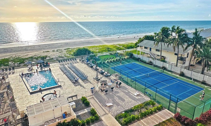 Indian Rocks Beach Condo | Reef Club Indian Rocks Beach Top Floor Gulf Views