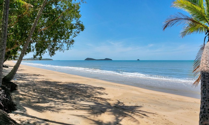 Clifton Beach House | Reeflections Beachfront Holiday House
