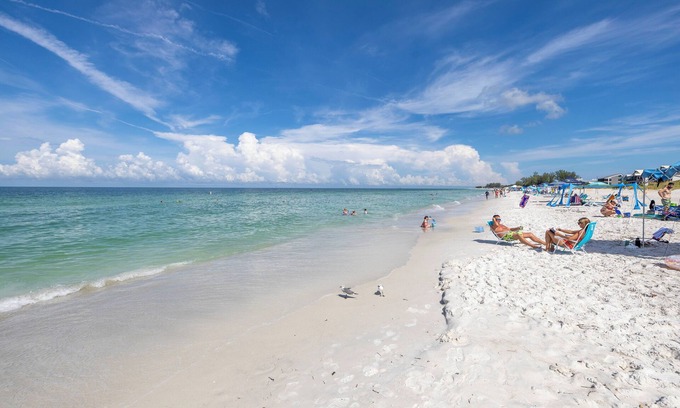 Holmes Beach House | Reese's Beach Retreat on beautiful Anna Maria Island