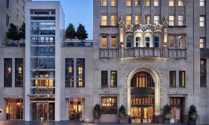 Downtown Dallas Hotel | Refined One-Bedroom Suite with Luxe Bath and Boutique Charm