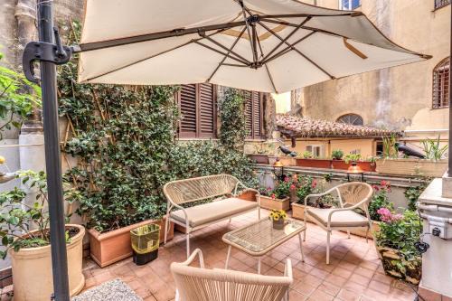 Rione II Trevi House | Refined Rooms at Trevi Fountain