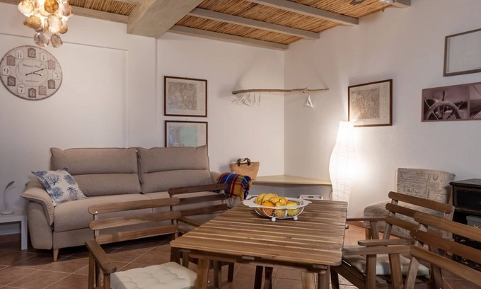 Sos Alinos Apartment | Refined tavern with fireplace