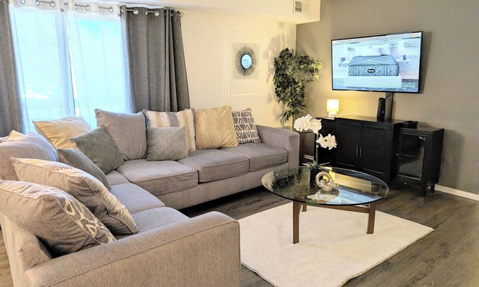 Southwest Raleigh Condo | Reflections - 2bdr condo in Central Raleigh