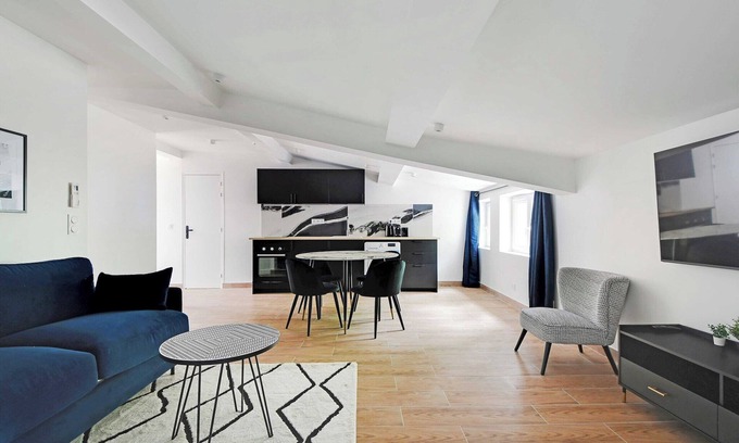 18th Arrondissement Apartment | Refreshing 2BD/6P apartment - 18th ard