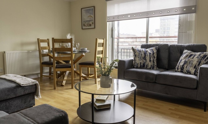 Tradeston Apartment | Refreshing Modern Apartment in Glasgow