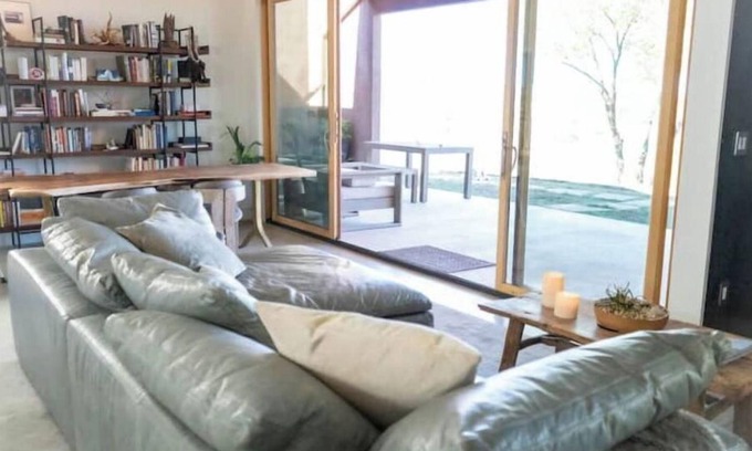 Chupadero House | Refugio del Volcán modern retreat astonishing view