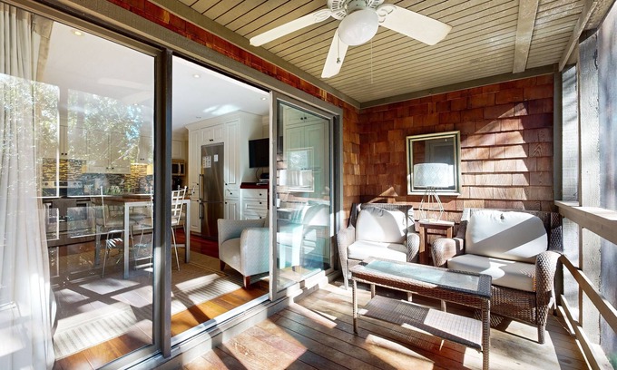 Kiawah Island Condo | Refurbished Villa with Private Wooded Views, Tennis & Nearby Beach Access