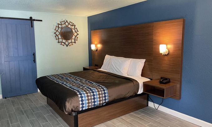Lake City Hotel | Regal Inn