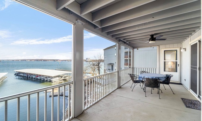 Lake Ozark Condo | Regatta Bay 404C - Walk in level in nice complex