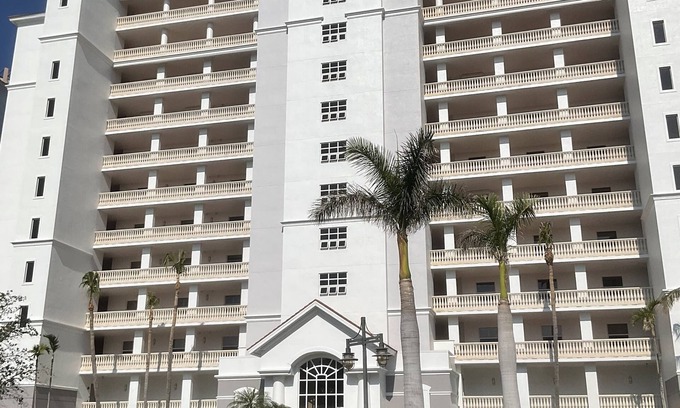 Vanderbilt Beach Condo | Regatta, Vanderbilt Beach - Owner will discount