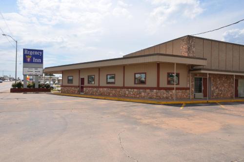 Chickasha Hotel | Regency Inn