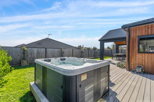 Martinborough House | Regent Sanctuary - Martinborough Holiday Home