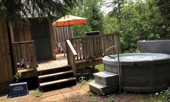 Youngs Point Cottage | Reigning Cats and Dogs Cottage Retreat at the Lake Edge Cottages!