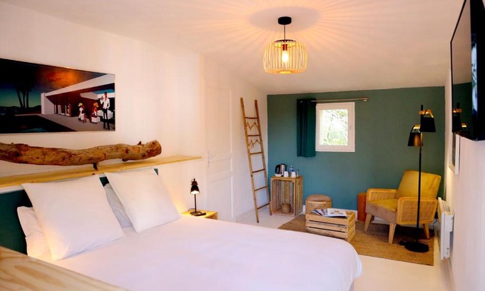 Saint-Hilaire-de-Loulay Bed & Breakfast | Relais de Chasse la Chaignaie