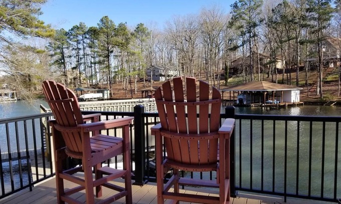 Wildwood Point House | Relax among the palms at Reeled Inn on Beautiful Lake Gaston