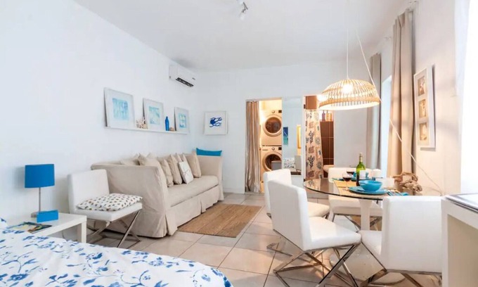 Northeast Miami Apartment | RELAX AND COOL MIAMI CENTRALLY LOCATED
