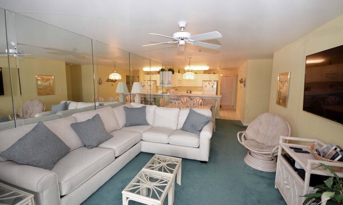 Heron Harbour Isle Condo | Relax and enjoy this two BD condo on the bay side with an outdoor pool and free WiFi, close to a lot of activities