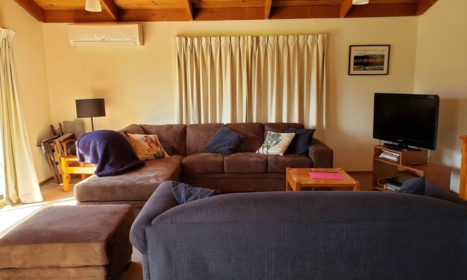 Tawonga South Cottage | Relax and escape in the treetops. Bubbles and chocolate on arrival. Cosy,comfort