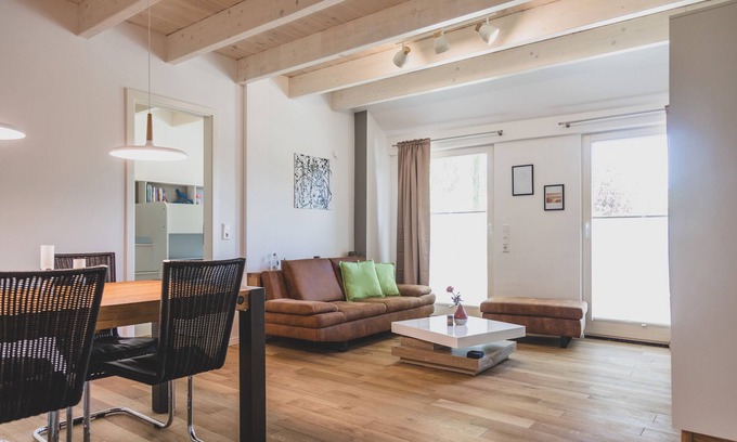 Upleward Apartment | "Relax and feel good: Historic vacation apartment near the North Sea"