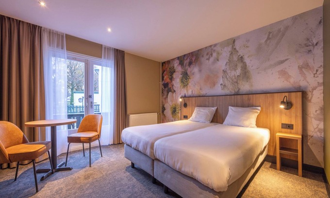 Heelsum Hotel | Relax and Play: Indoor Pool, Cycling Nearby, Game Room & Free Parking