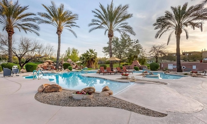 Cave Creek Hotel | Relax and Recharge! Full KItchen, Swimming Pool, Free Parking!