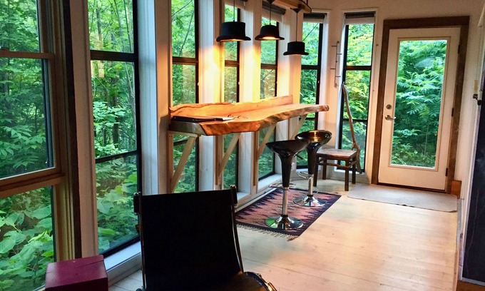 Val-des-Monts Cottage | Relax and Rejunenate at Friendly Fires Getaway