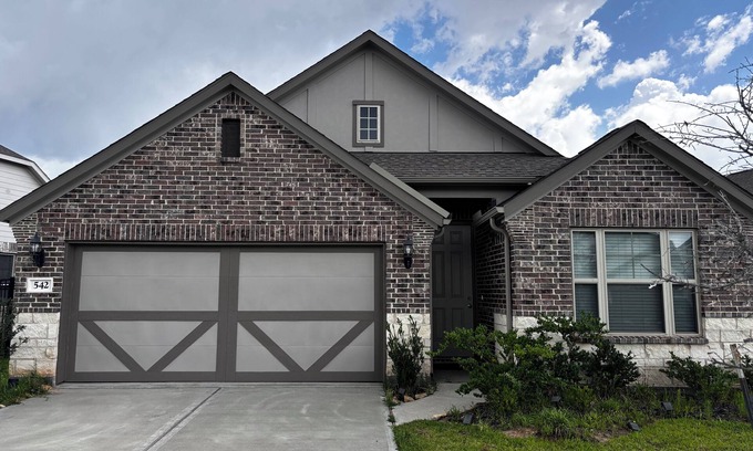Barker House | Relax, and Reset: Cozy 4 bedroom & 3 full baths with WiFi, AC in enjoyable Katy