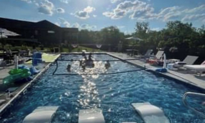 New Haven  Hamilton County House | Relax and slip away in our 4 bedroom home that has an olympic size swimming pool