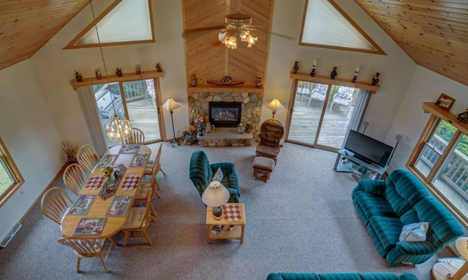 Spring Brook House | Relax and Unwind at the Wren's Nest in the Dells