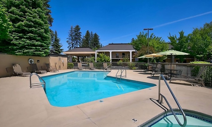 Orchard District Hotel | Relax and Unwind! Amazing Unit! Close to Cascade Village Shopping Center!