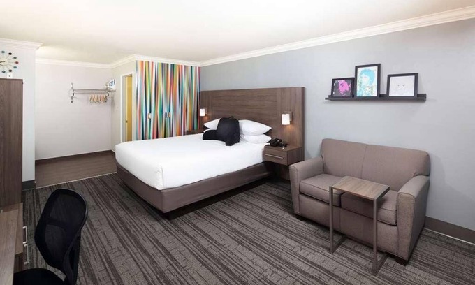 Temecula Resort | Relax and Unwind in Signature Temecula! Free Parking, Pool, Near Garage Brewing